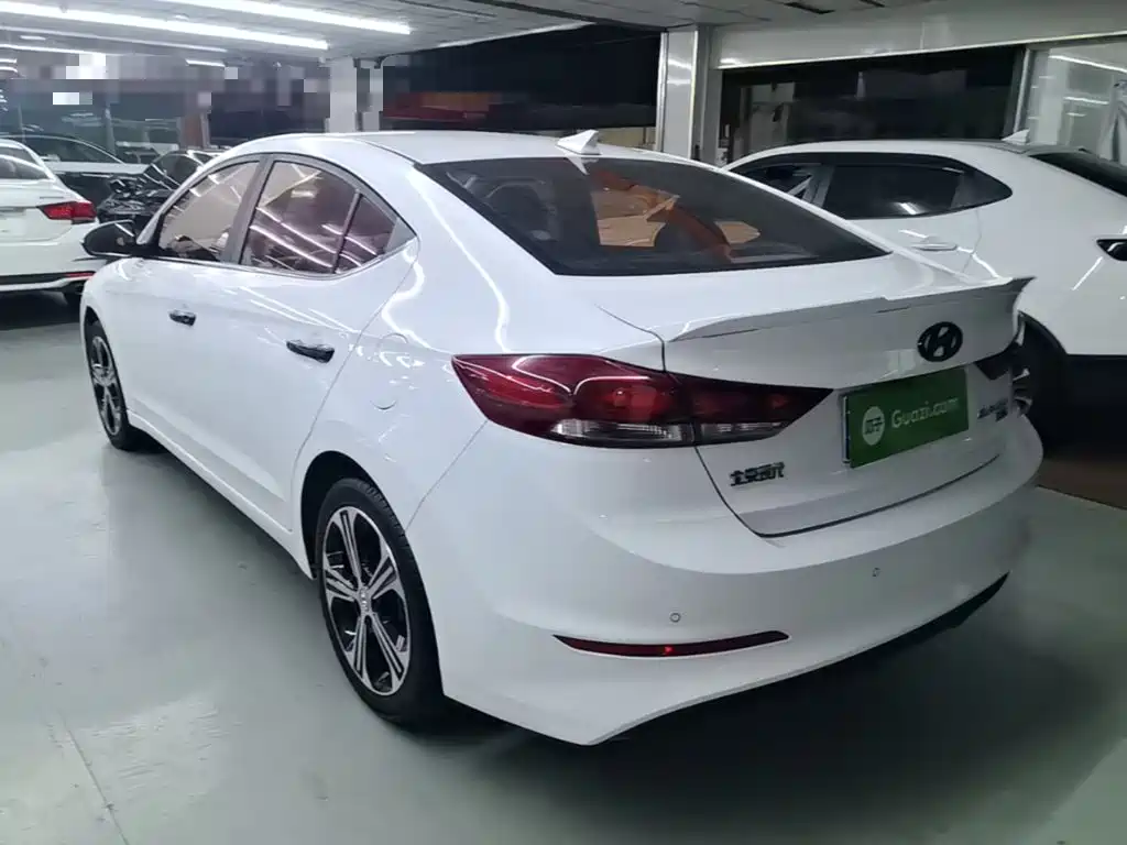 Hyundai Elantra — миниатюра 5