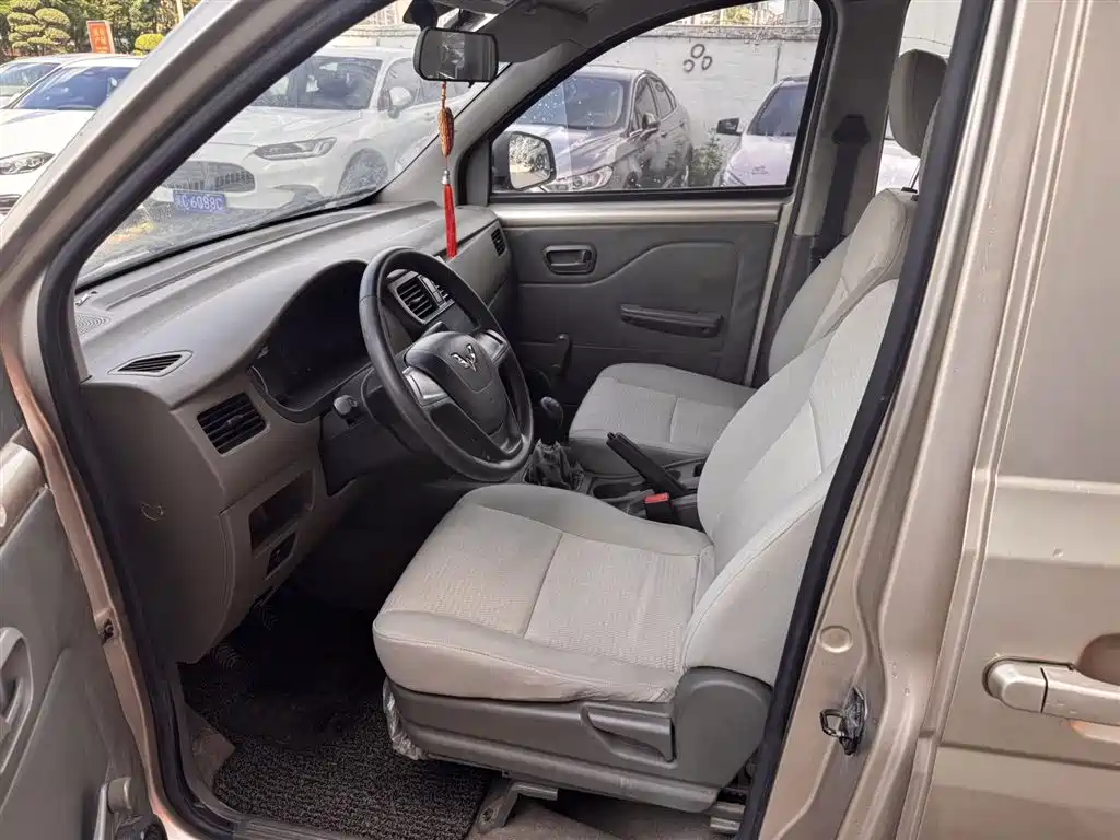 Wuling RongguangV V 2018 1.5L