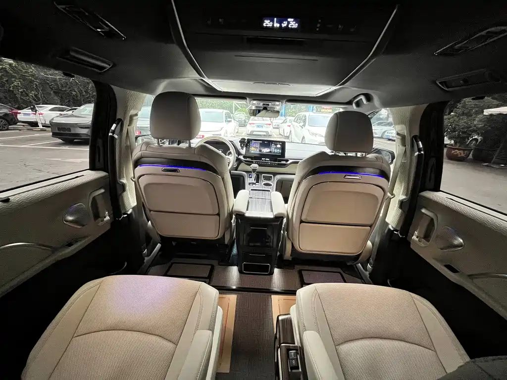 TOYOTA SIENNA