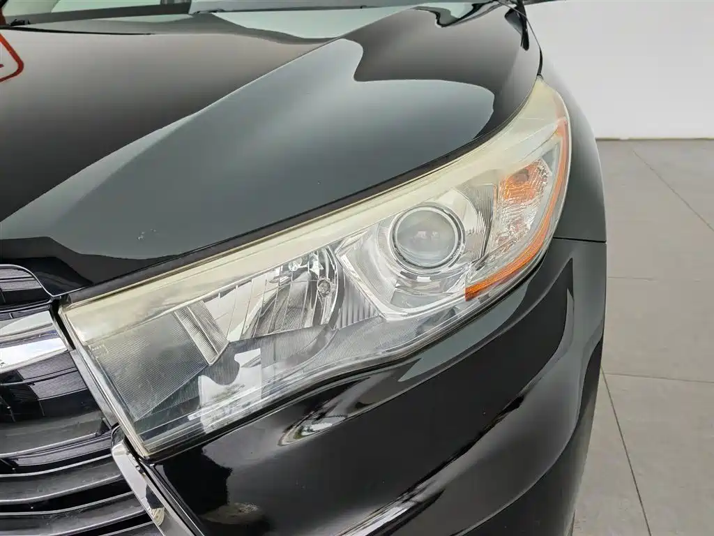 Toyota Highlander 2015 2.0T Luxury 7 мест