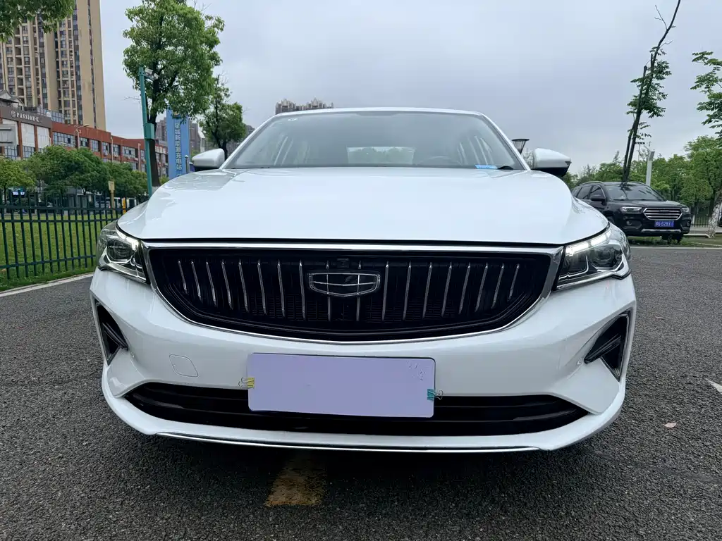 Geely Emgrand 2022 4 1.5L CVT Luxury