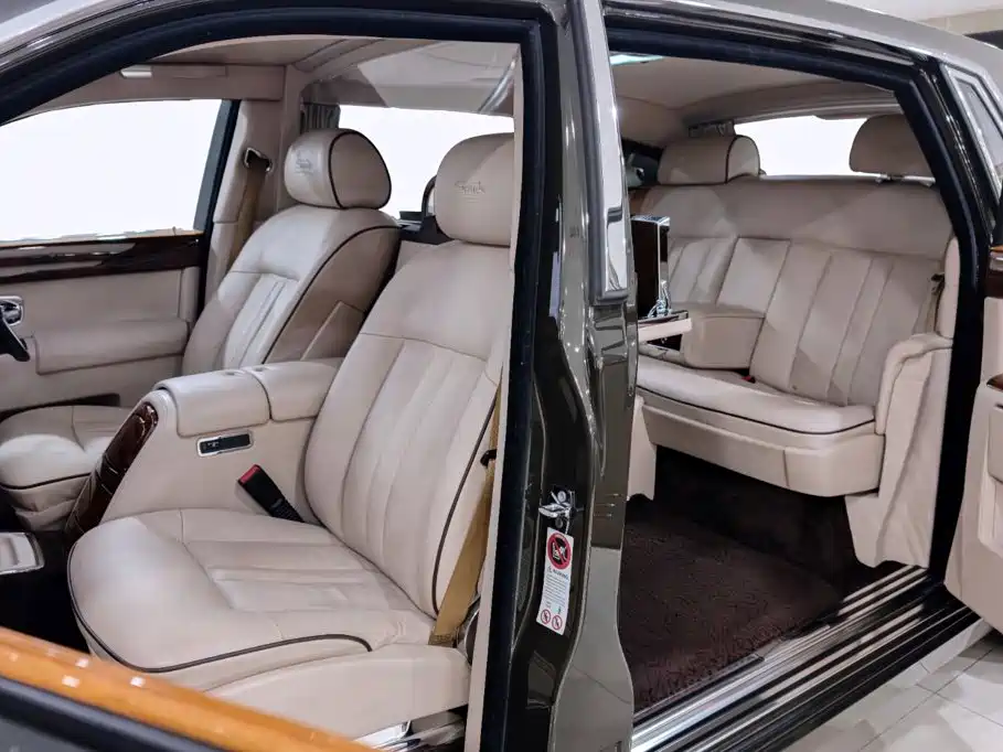 Rolls-Royce Phantom — миниатюра 11