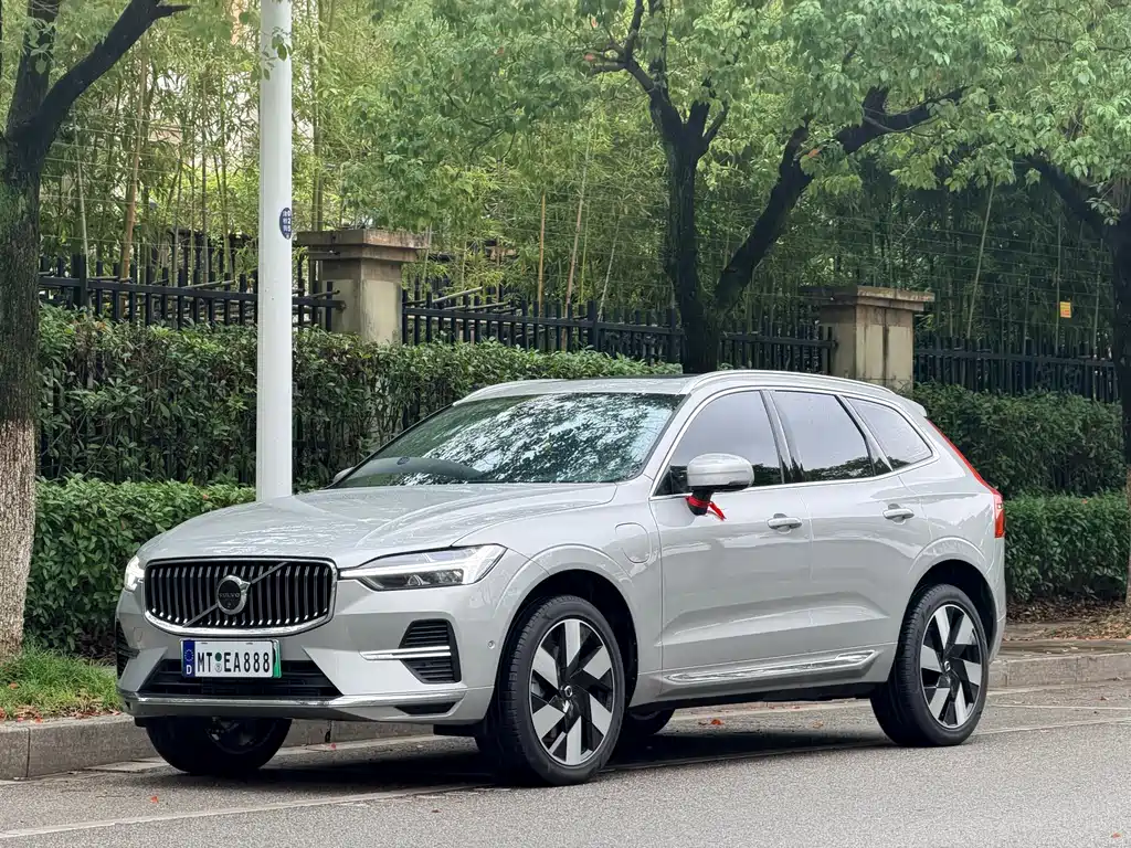 VOLVO  XC60 PLUG IN HYBRID