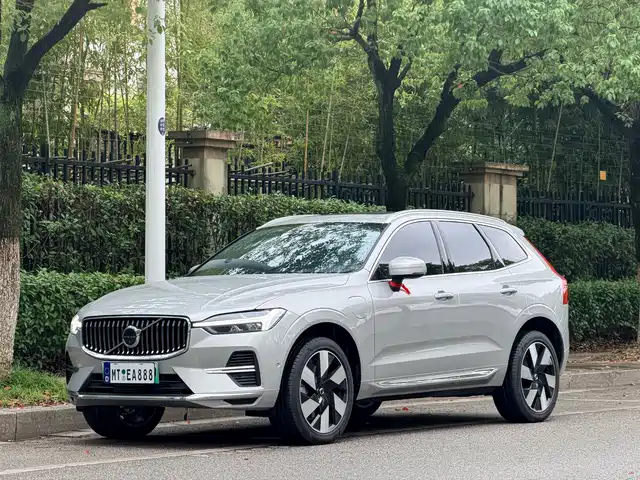 VOLVO  XC60 PLUG IN HYBRID 2024