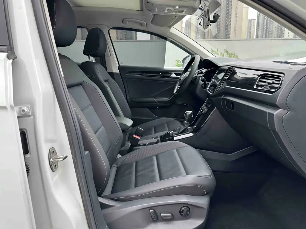 Volkswagen T-Roc — миниатюра 18