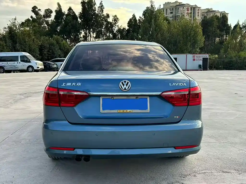 Volkswagen Lavida — миниатюра 5