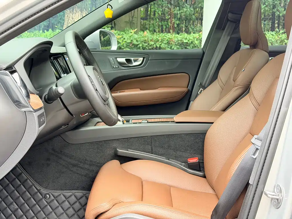 VOLVO  XC60 PLUG IN HYBRID