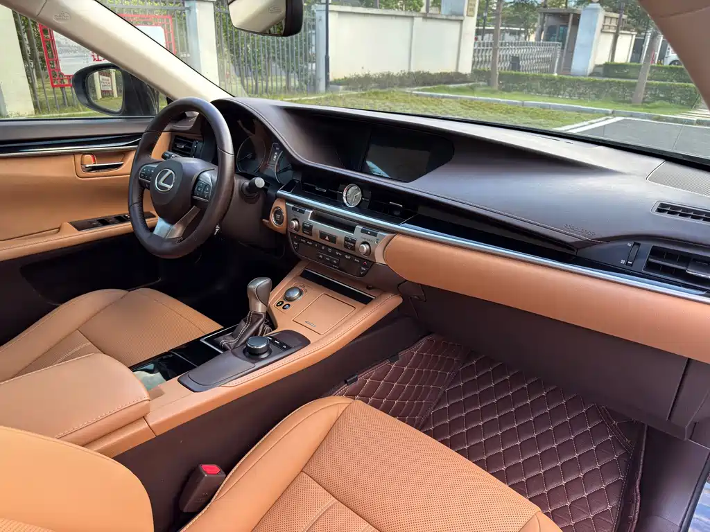 Lexus ES — миниатюра 16