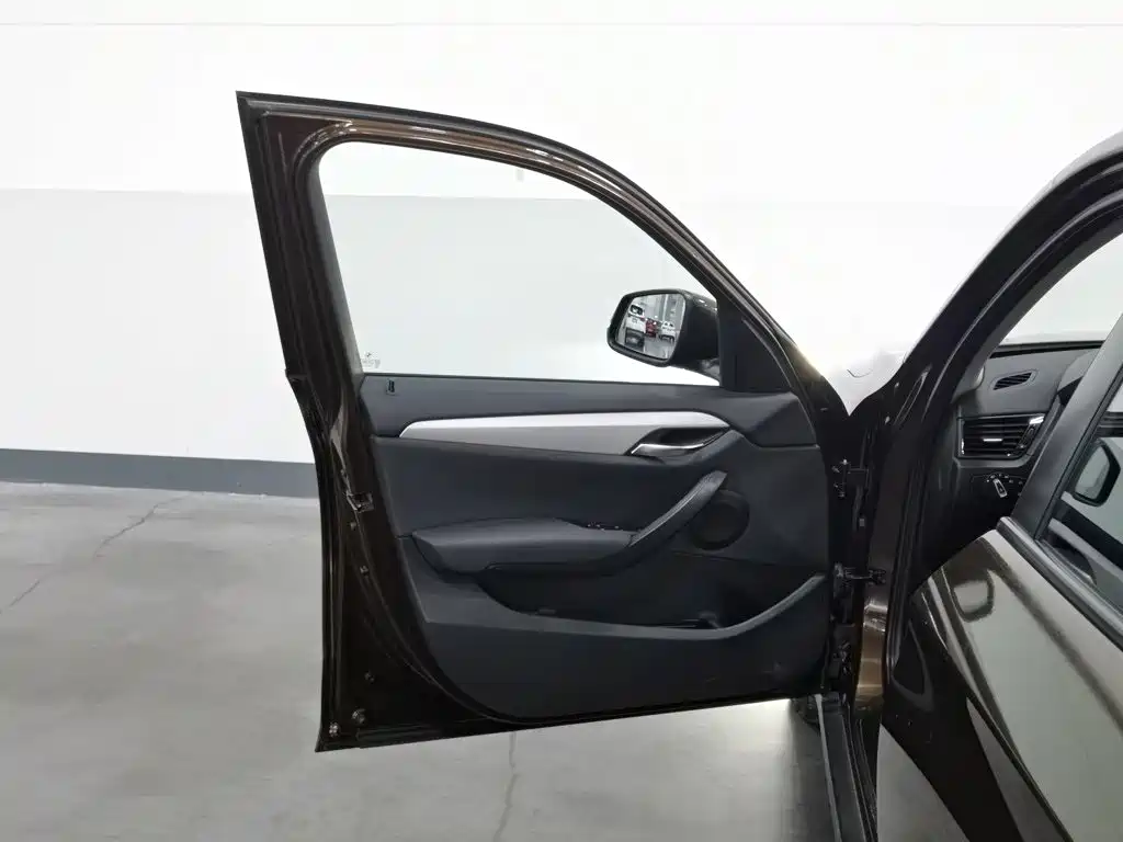 BMW X1 (Import) — миниатюра 8