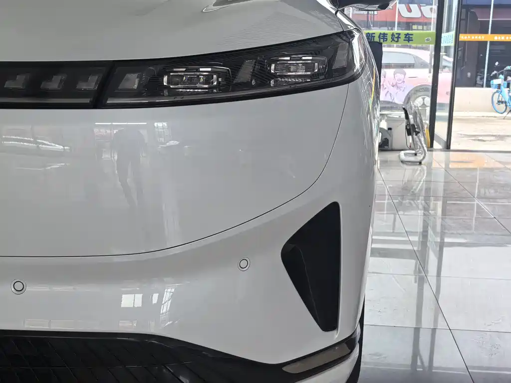 Dongfeng eπ008 2025 210Ultra 5 мест