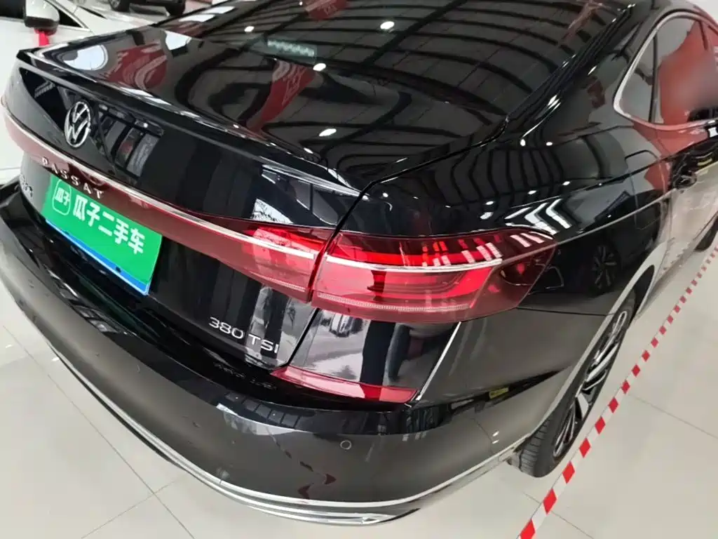 Volkswagen Passat 2025 380TSI