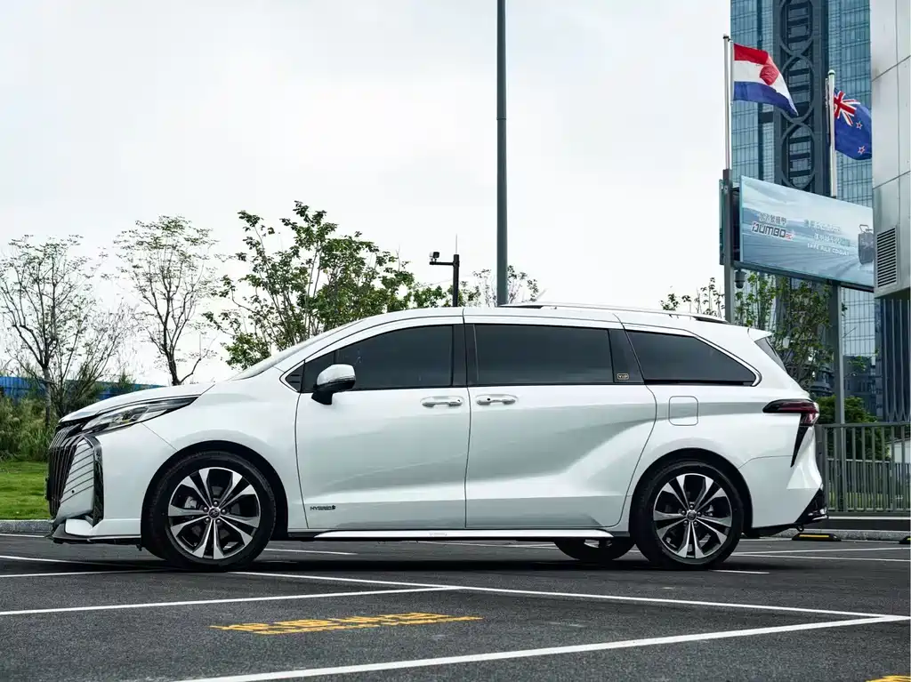 Toyota Granvia 2023 2.5L Flagship VIP