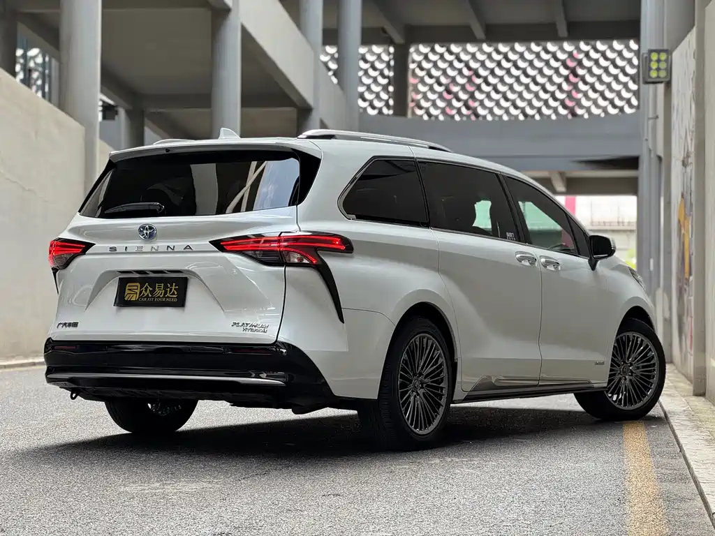 Toyota Sienna — миниатюра 3