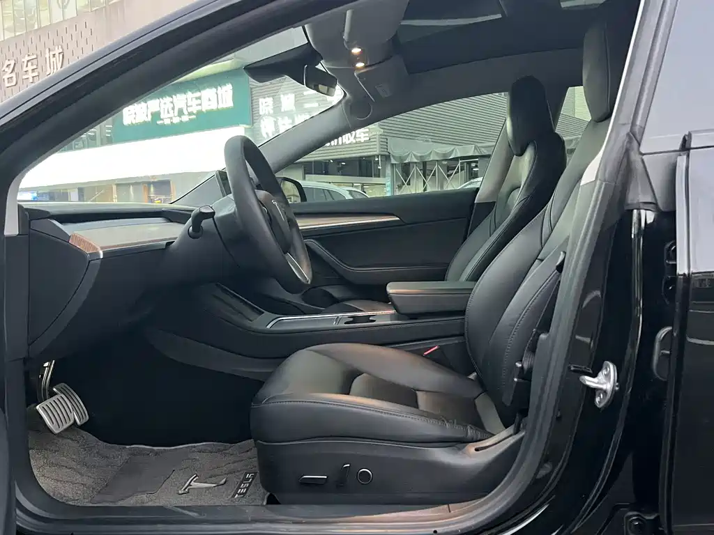Tesla Model 3 — миниатюра 9