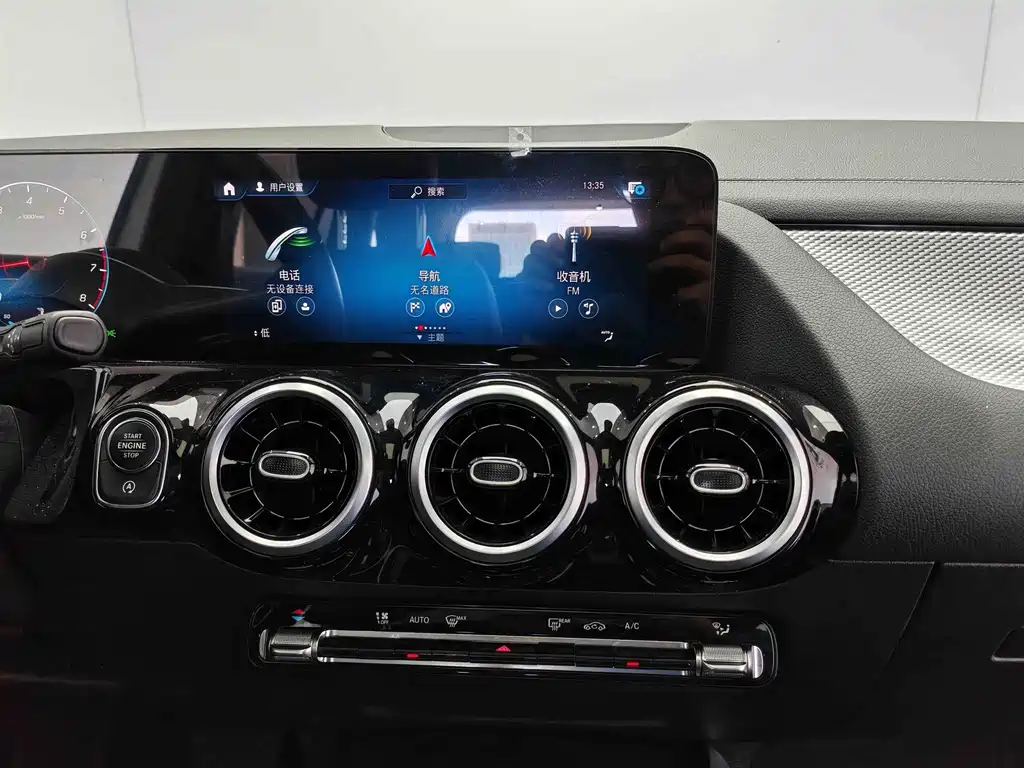 Mercedes-Benz GLA — миниатюра 17