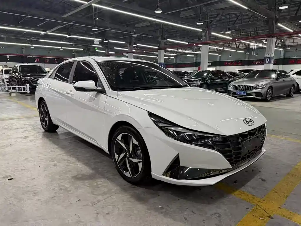 Hyundai Elantra — миниатюра 3