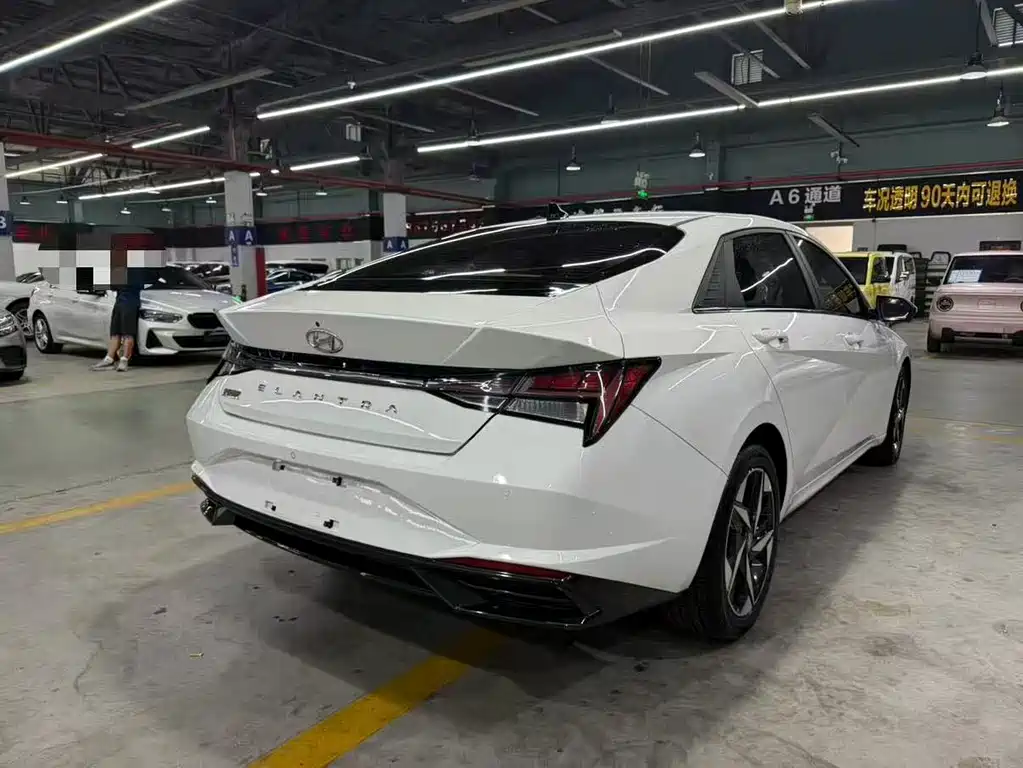 Hyundai Elantra — миниатюра 9