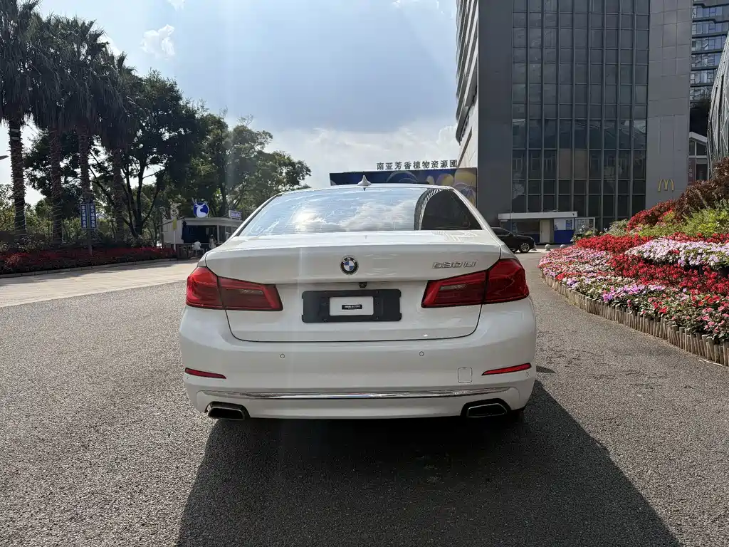 BMW 5 Series — миниатюра 11