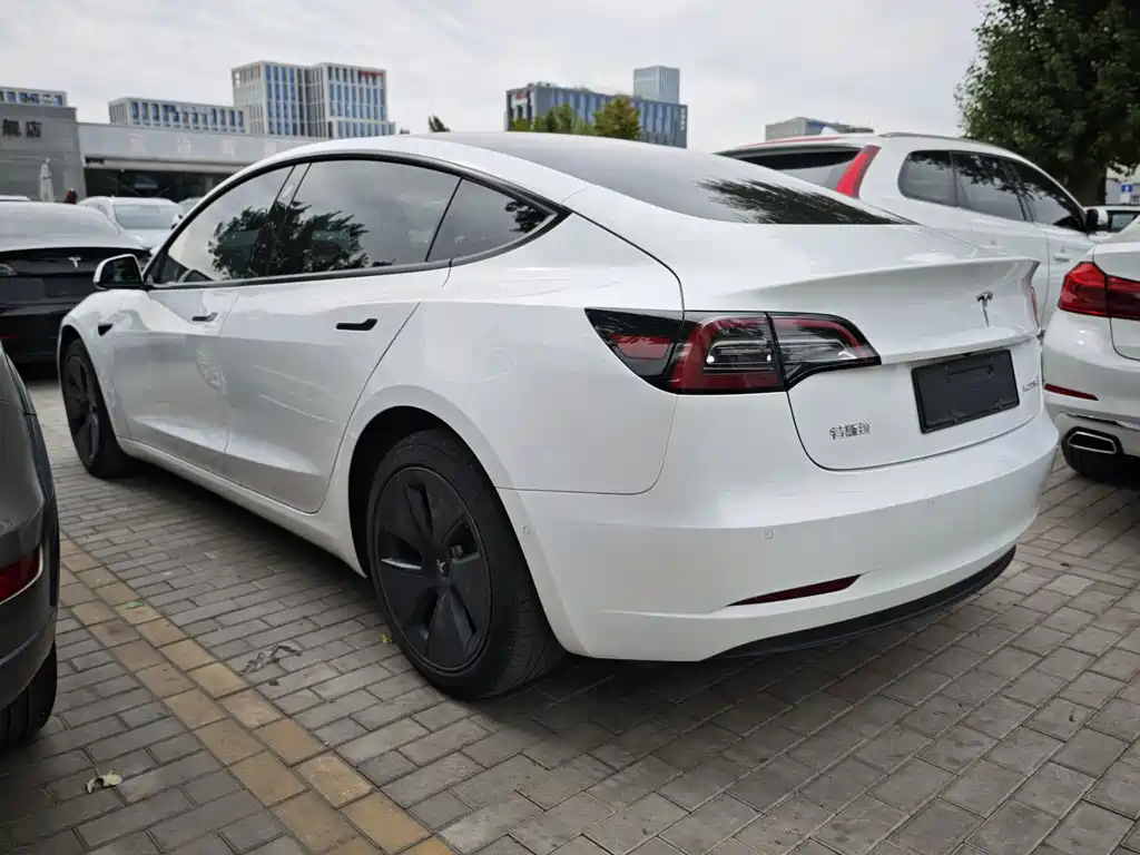 Tesla Model 3 — миниатюра 12