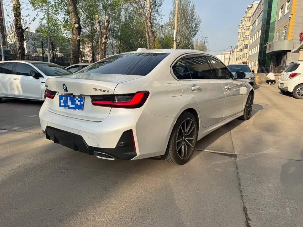 BMW 3 Series 2.0 л 2023 г. Белый, пробег 42000 км