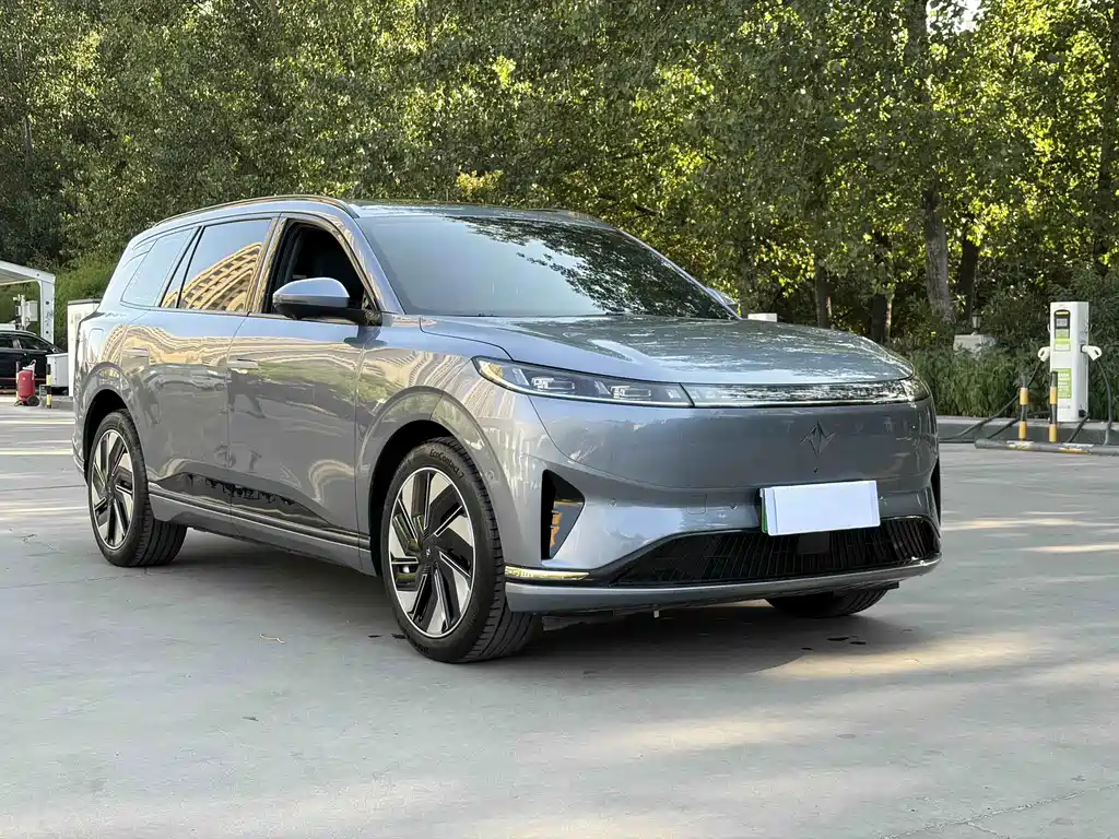 Dongfeng eπ008 2024 210Max 6 мест