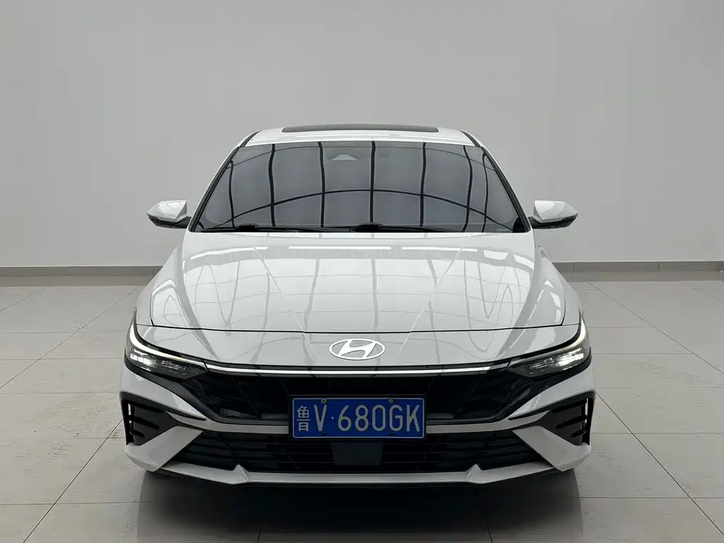 Hyundai Elantra 2023 1.5L CVT LUX Luxury