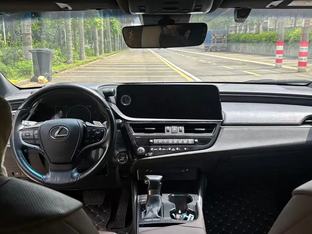 Lexus ES 2022 260