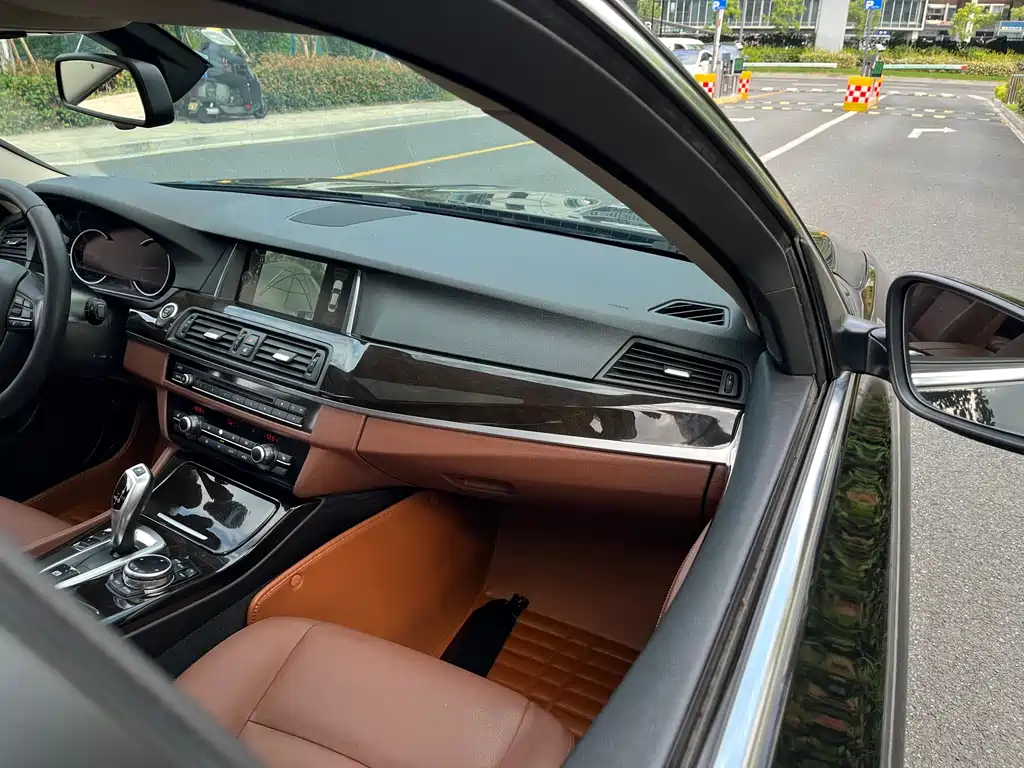 BMW 5 Series — миниатюра 18