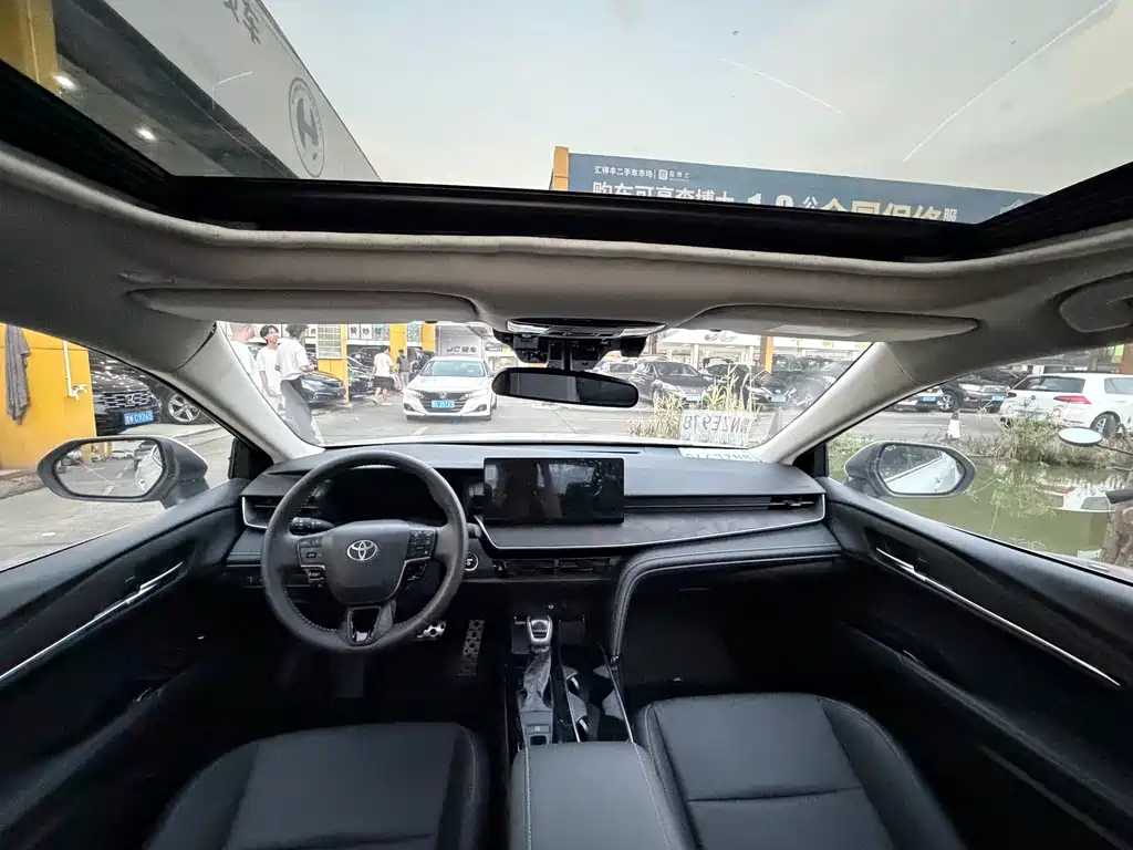 Toyota Camry — миниатюра 4