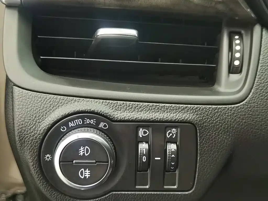 Buick Envision Plus — миниатюра 21