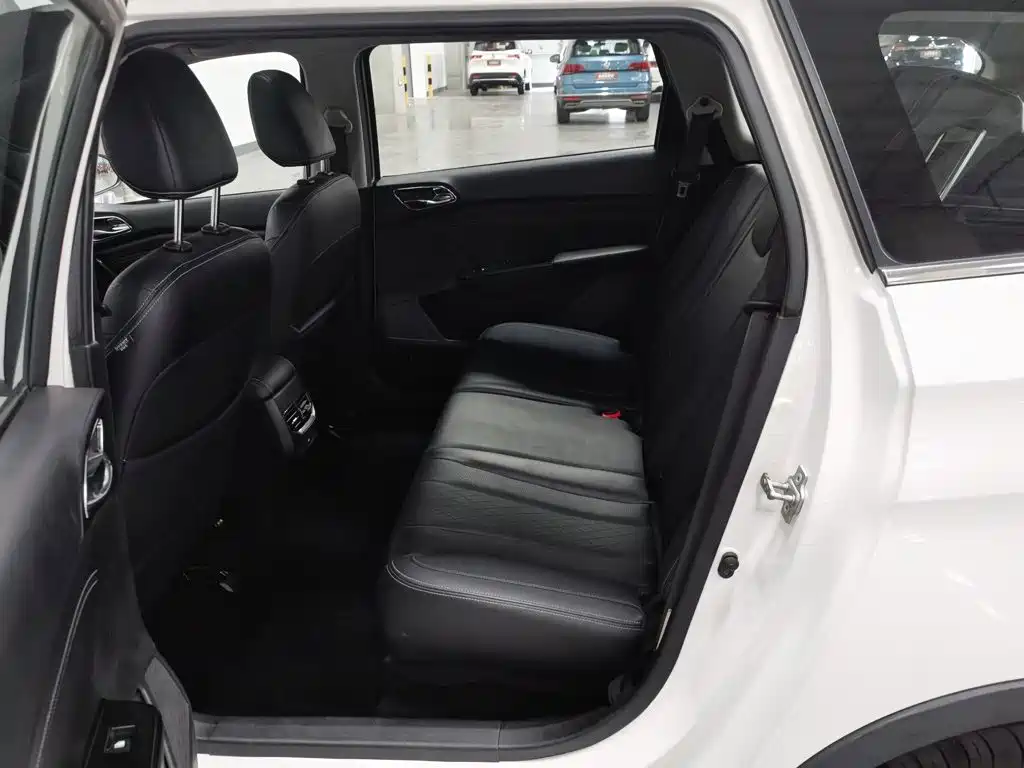 Baojun 310W — миниатюра 15
