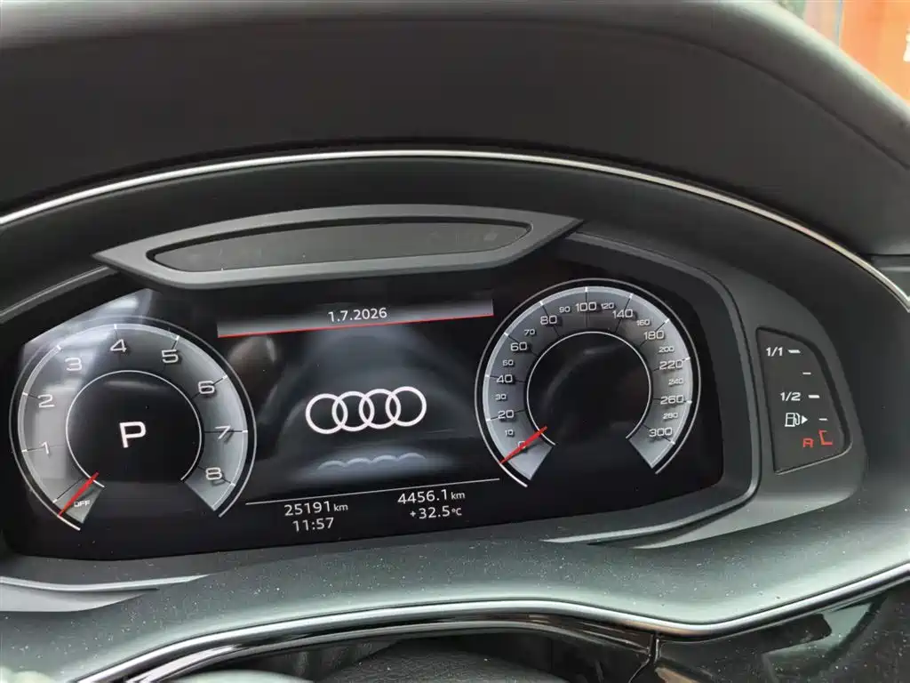 Audi Q7 2024 45 TFSI quattro S line