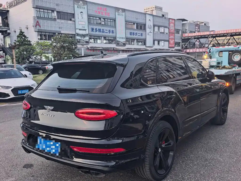 Bentley Bentayga — миниатюра 7