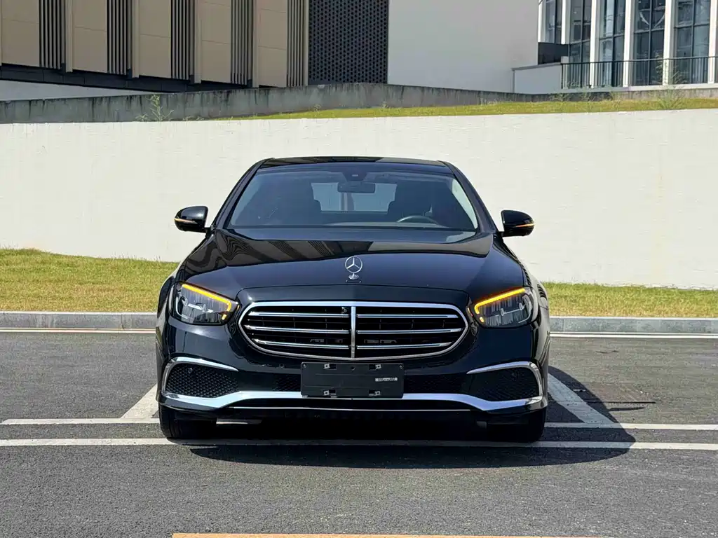Mercedes-Benz E-Class — миниатюра 2