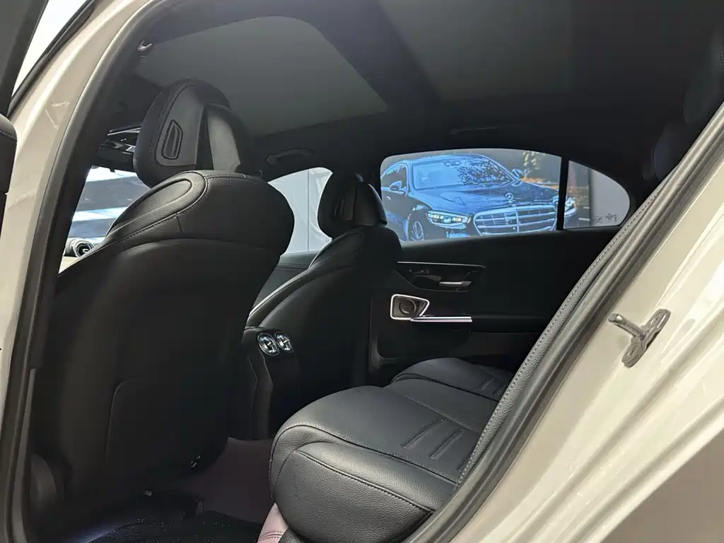 Mercedes-Benz C-Class — миниатюра 6