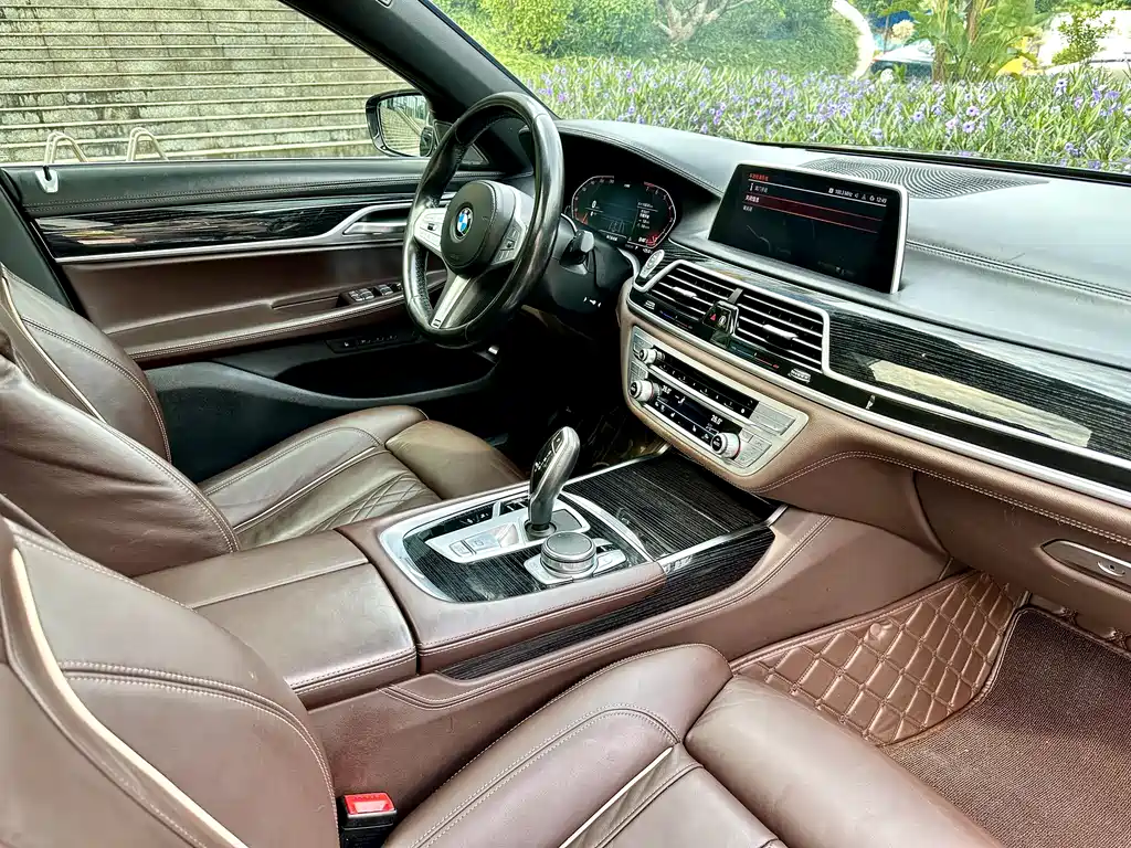 BMW 7 SERIES