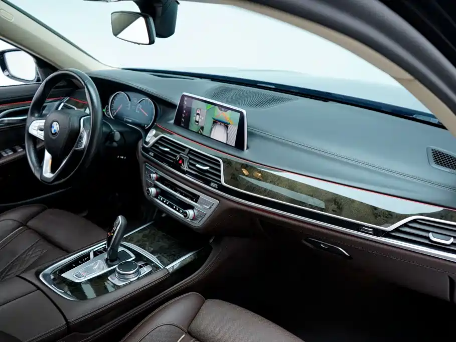 BMW 7 Series — миниатюра 19