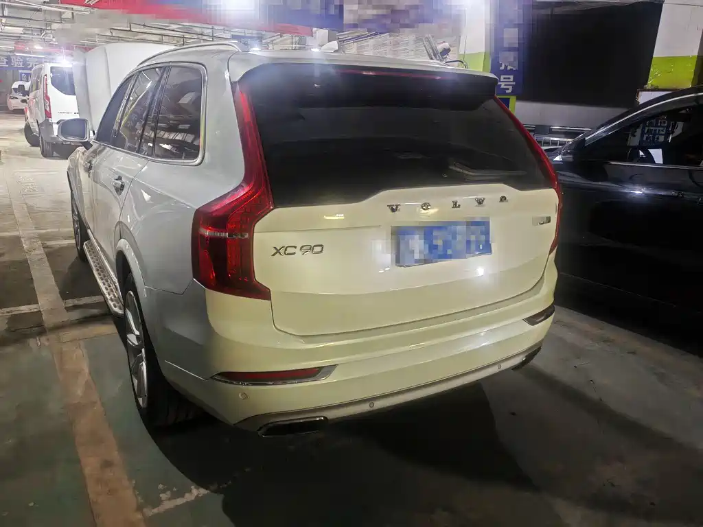 Volvo XC90 — миниатюра 8