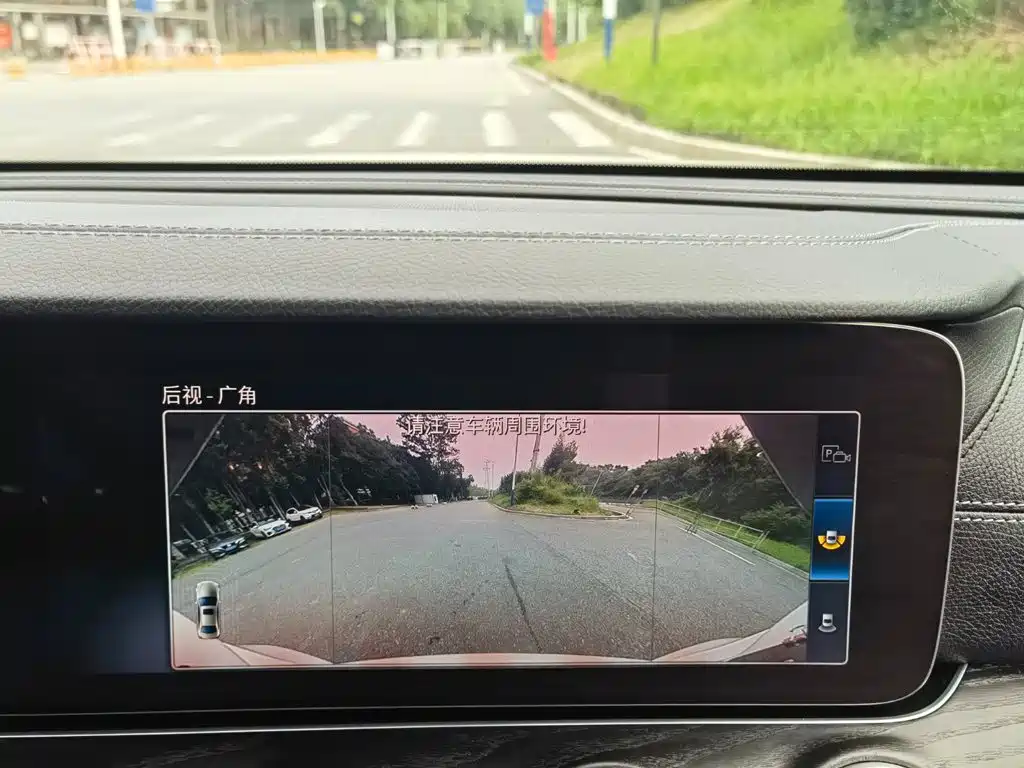 Mercedes-Benz E-Class — миниатюра 14
