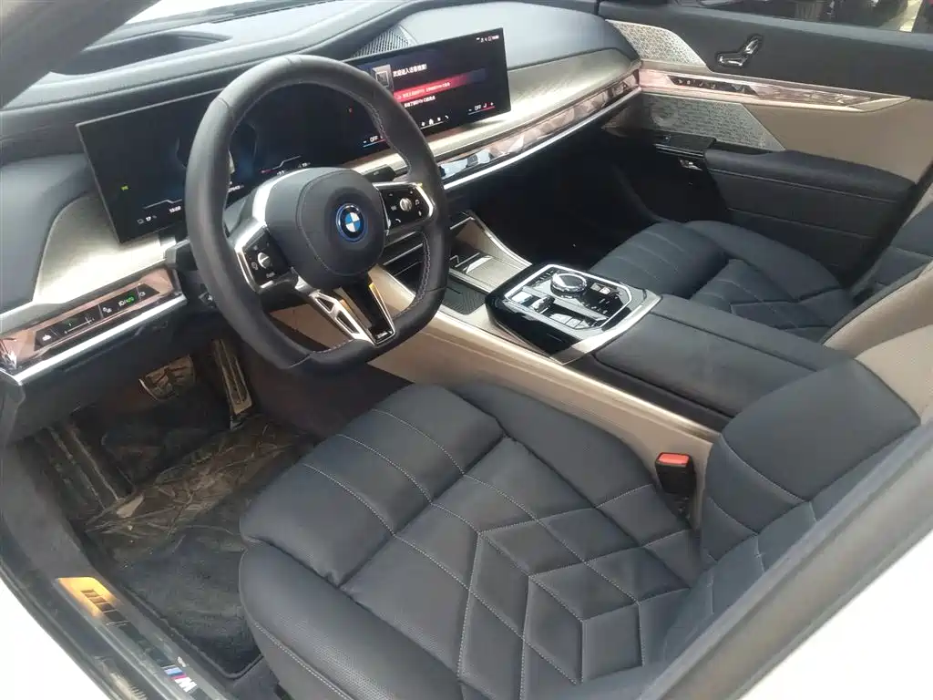BMW I7 M70L