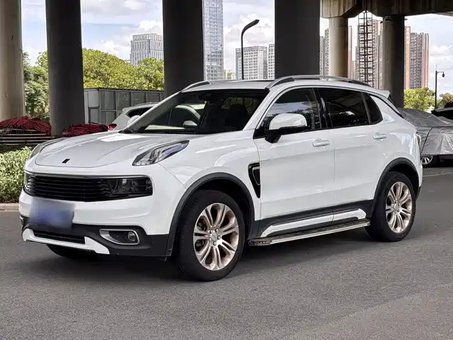 2018 Lynk & Co 01