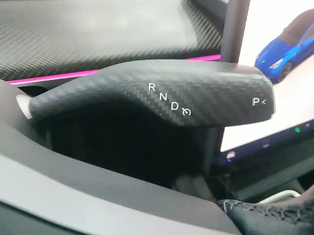 Tesla Model Y — миниатюра 14