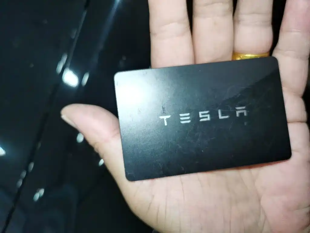 Tesla Model Y — миниатюра 9