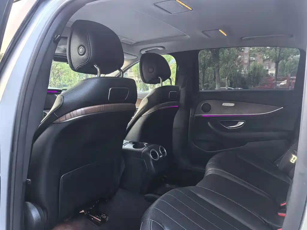 Mercedes-Benz E-Class — миниатюра 6