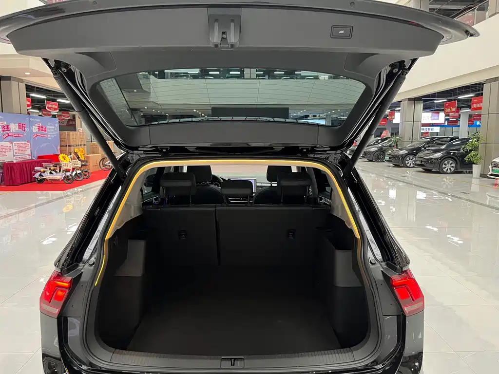 Volkswagen Tiguan L — миниатюра 12