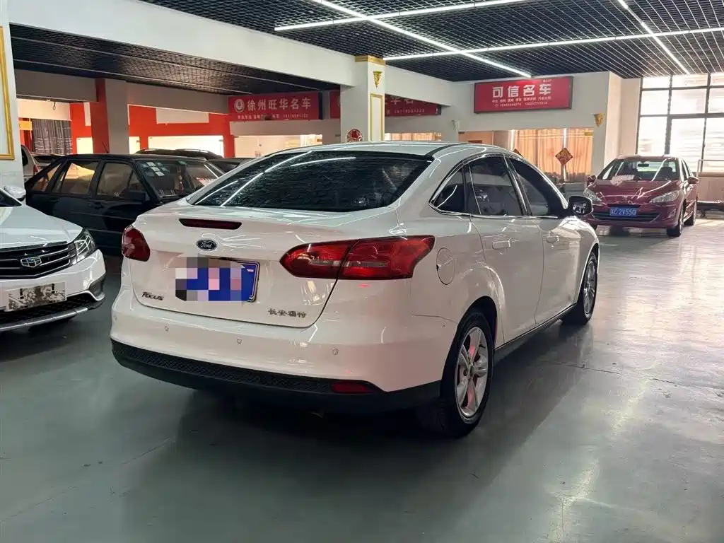 Ford Focus 2015 1.6L MT Comfort