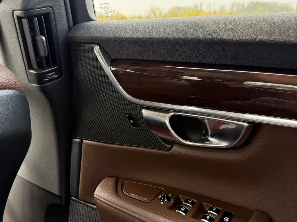 Volvo S90 — миниатюра 18