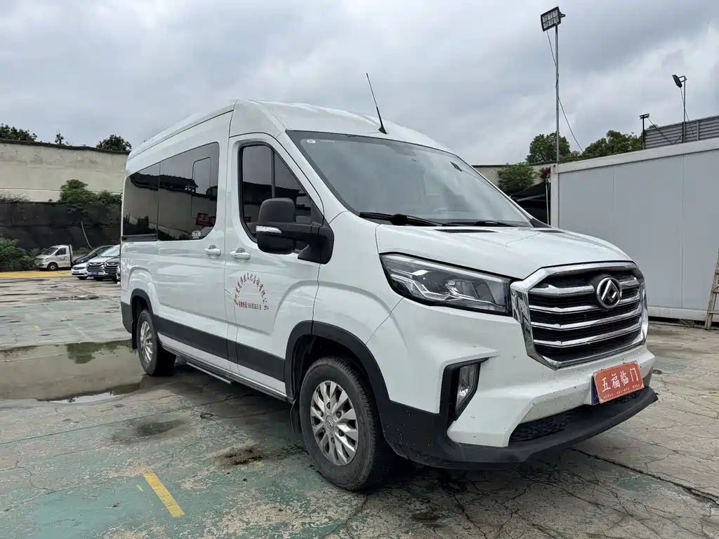 Maxus V90 2024 2.0T AT 9 мест