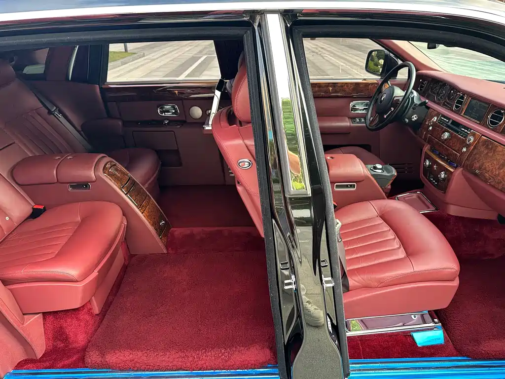 Rolls-Royce Phantom — миниатюра 16