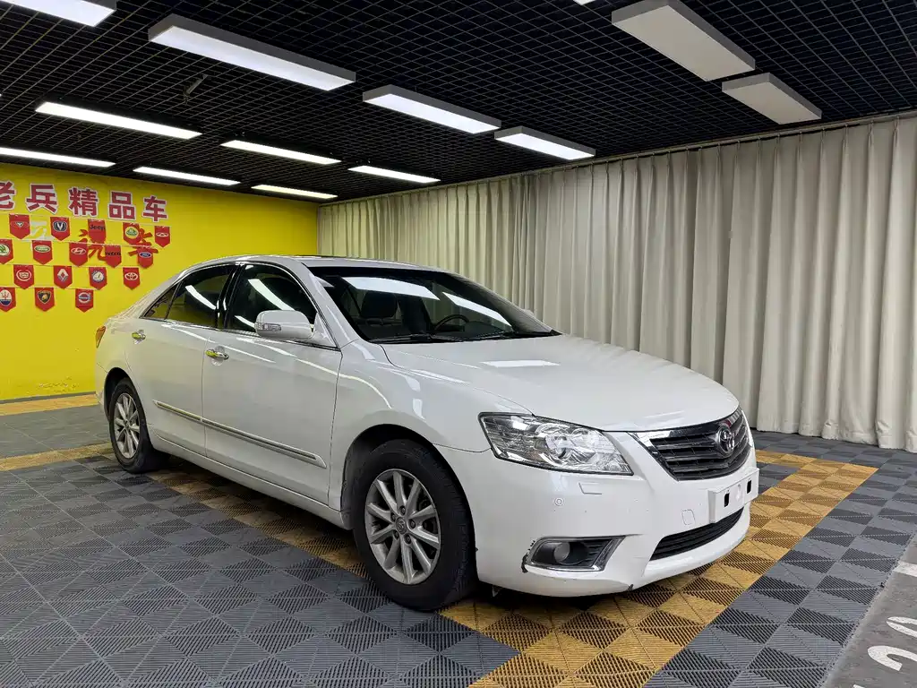 Toyota Camry — миниатюра 3